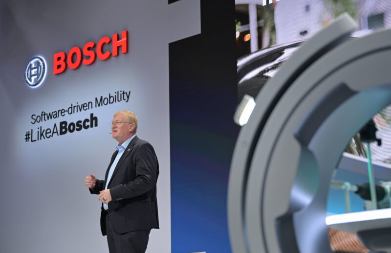 Stefan Hartung, seful Bosch, in cadrul salonului auto de la Munchen