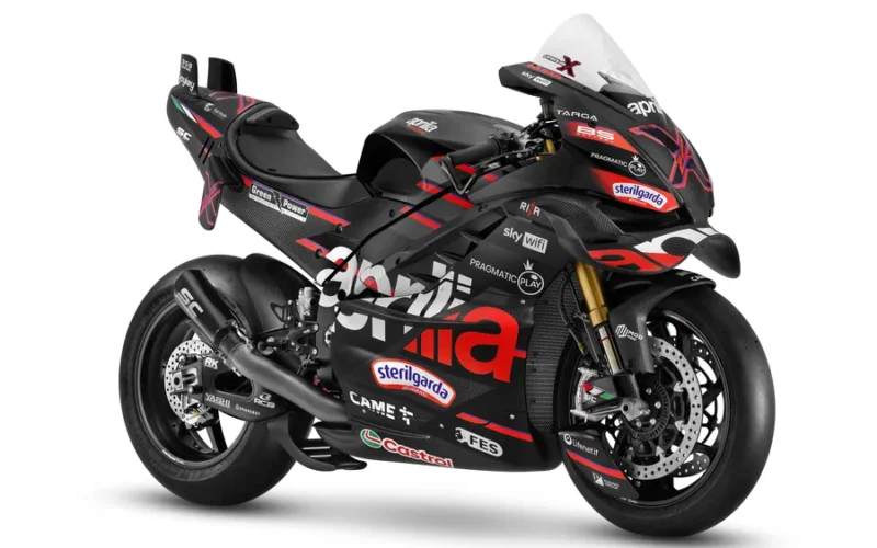 motocicleta super sport de la aprilia in culoare neagra editie limitata