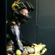 valentino rossi in costum negru