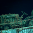 tractor pe puntea epavei portavionului hornet
