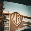 Netflix ar dori să achiziționeze Warner Bros potrivit unor surse