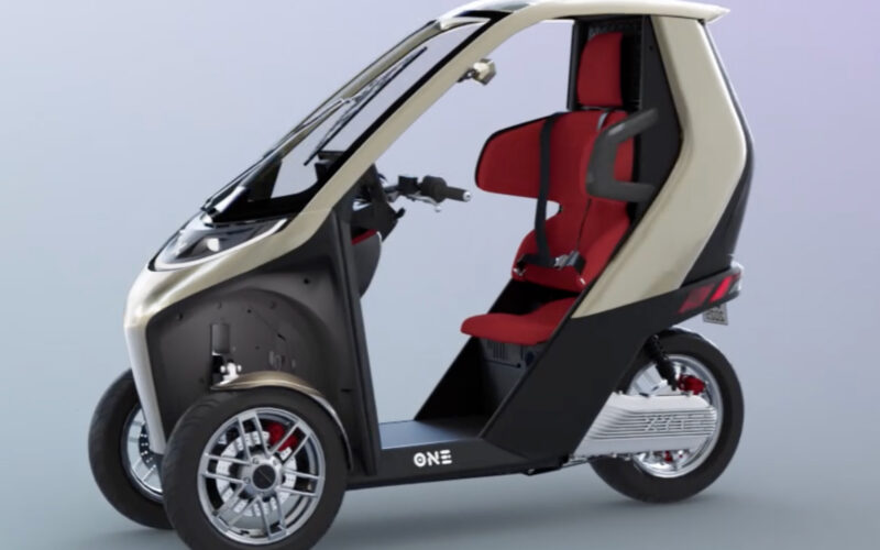 un nou concept de scuter cu acoperis care si cu singur loc