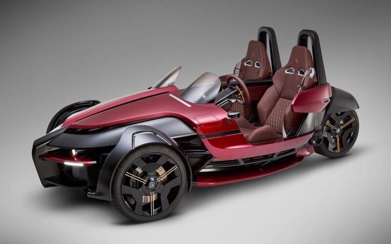 prototip masina rosie cu trei roti si doua locuri