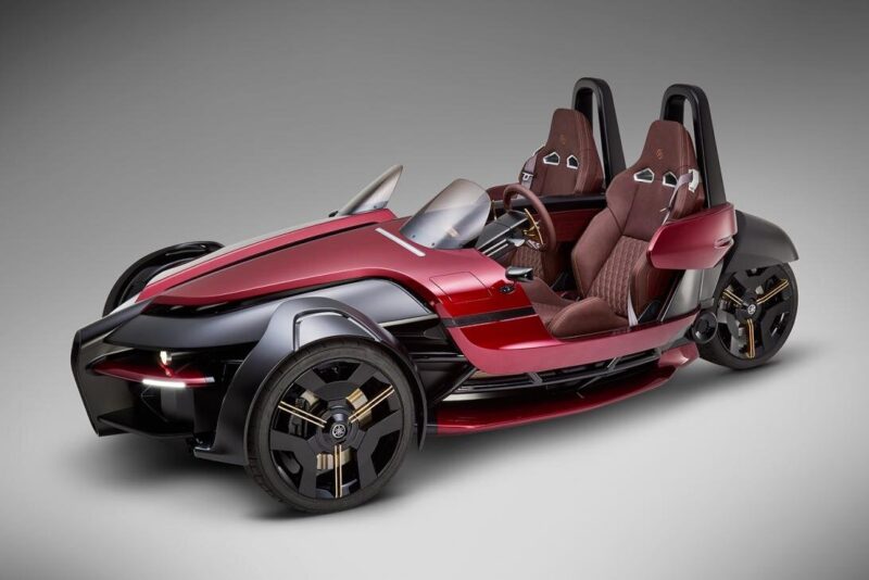 prototip masina rosie cu trei roti si doua locuri