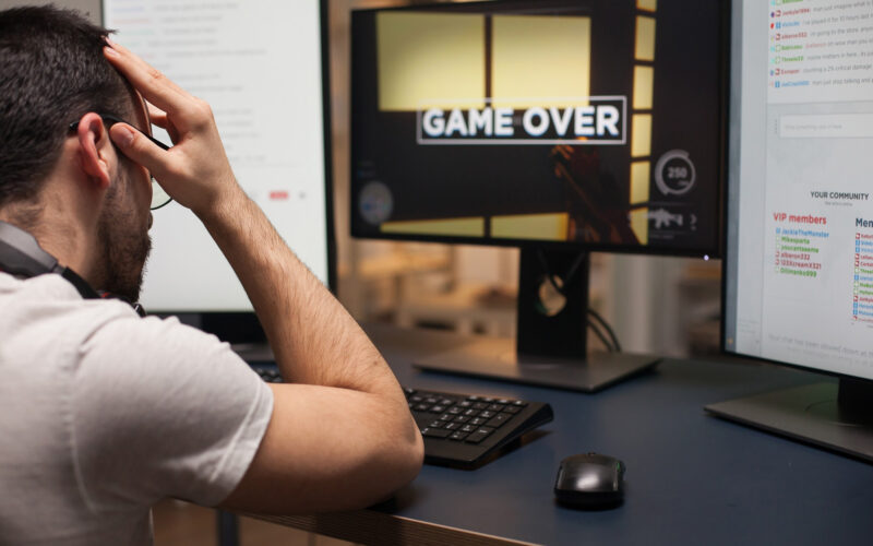 gamer care a pierdut intr-un joc video