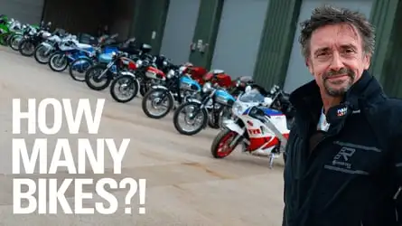 prezentator top gear in fata mai multor motociclete
