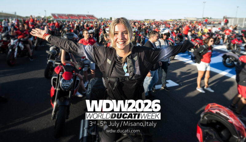 banner saptamana ducati 2026 cu o multime de oameni in spate