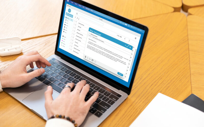 serviciu de e-mail