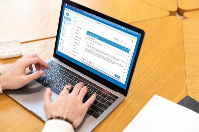 serviciu de e-mail