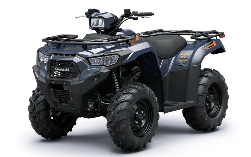 atv de culoare albastra de la kawasaki pe funal alb