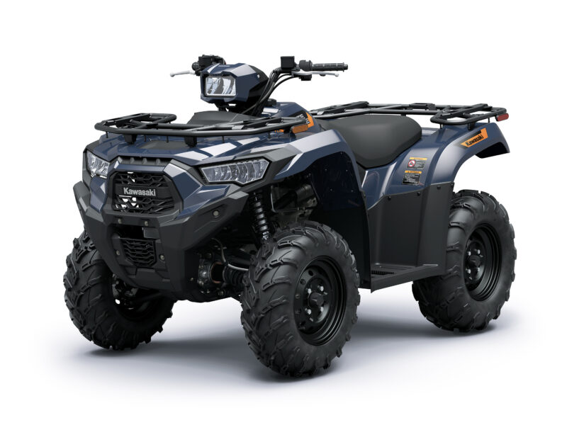 atv de culoare albastra de la kawasaki pe funal alb