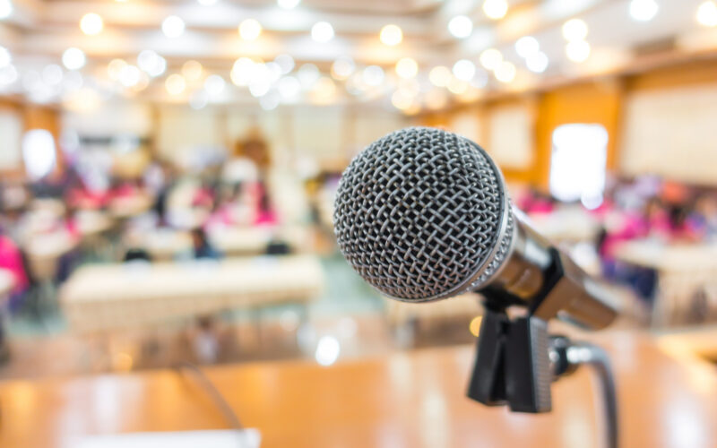 microfon la un eveniment