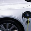 Vehiculele hibride plug-in poluează aproape la fel de mult ca mașinile pe benzină, potrivit unui studiu