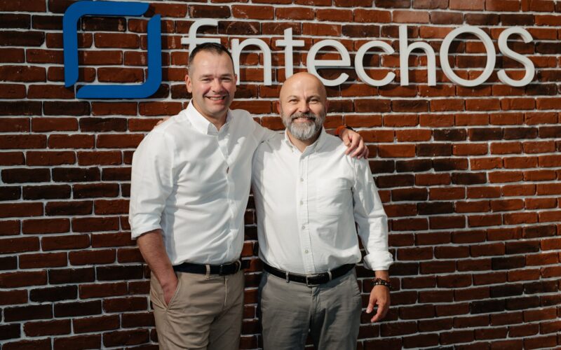 teodor blidarus si sergiu negut cei doi fondatori ai fintech os