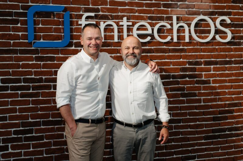 teodor blidarus si sergiu negut cei doi fondatori ai fintech os