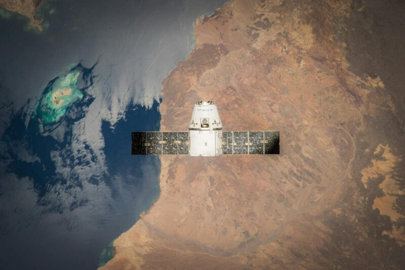 Sateliții secreți din rețeaua „Starshield” ai SpaceX au fost surprinși folosind frecvențe neautorizate