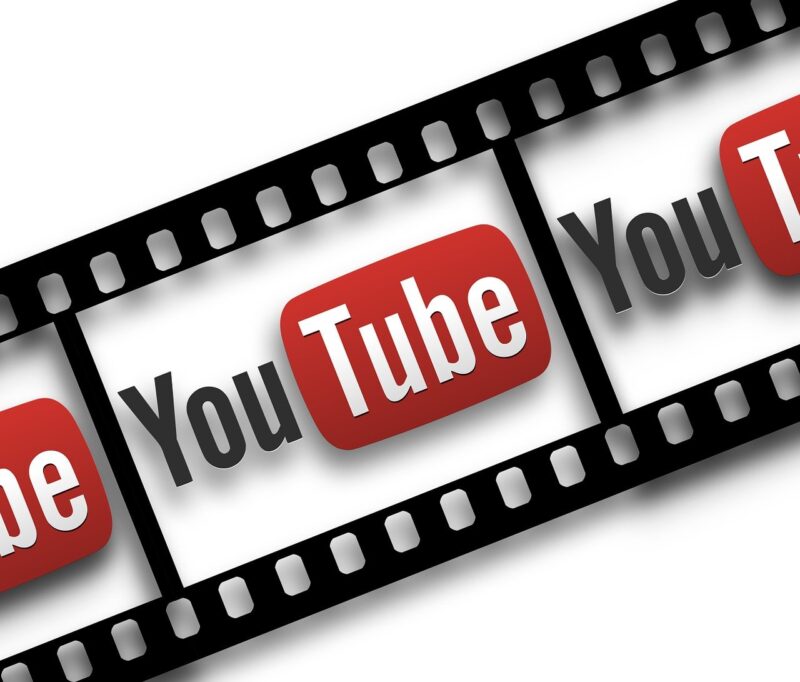 YouTube adaugă upscaling automat cu AI pentru videoclipurile cu rezoluție scăzută și coduri QR pentru cumpărături