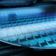 AMD în discuții preliminare pentru fabricarea de cipuri la Intel Foundry
