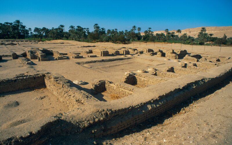 Ruinele unui palat regal din Amarna