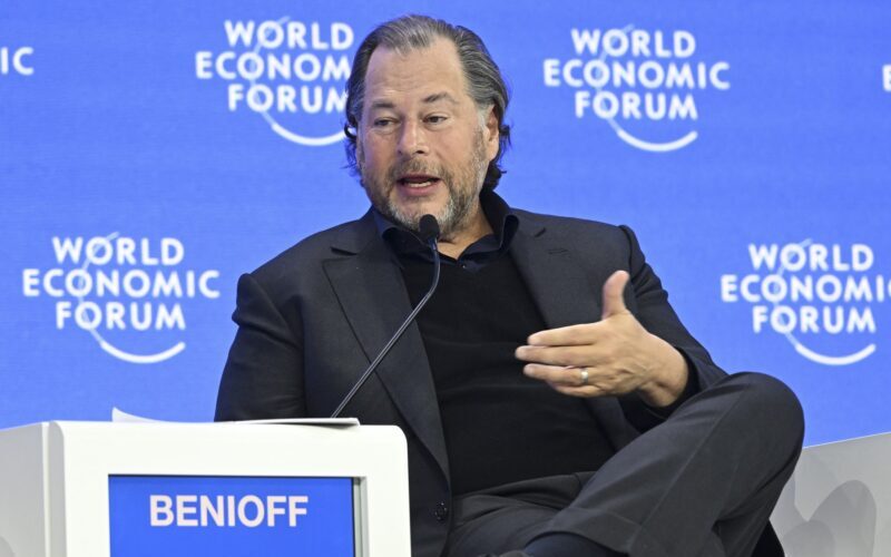 CEO-ul Salesforce Marc Benioff spune că Garda Națională ar trebui să patruleze în San Francisco, uimindu-și propria echipă de relații publice