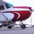 avion Cessna civil echipat cu mitraliere