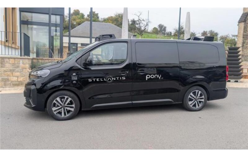După Waymo și Uber, Stellantis vrea să intre pe piața europeană de robotaxi în colaborare cu compania chineză Pony.ai