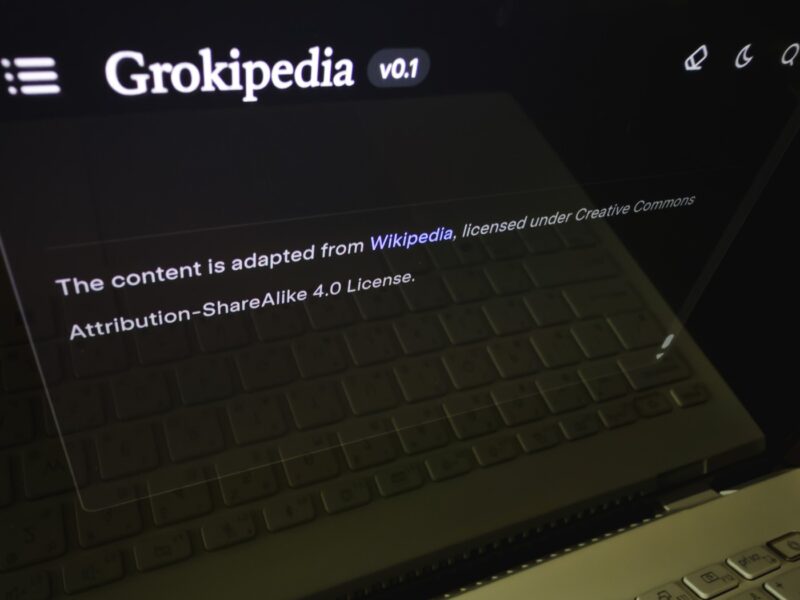 Noua enciclopedia online Grokipedia