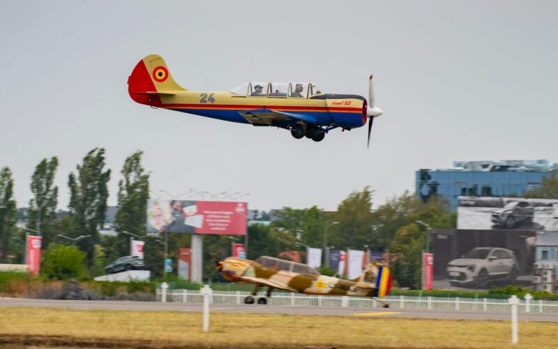 Avion IAK-52
