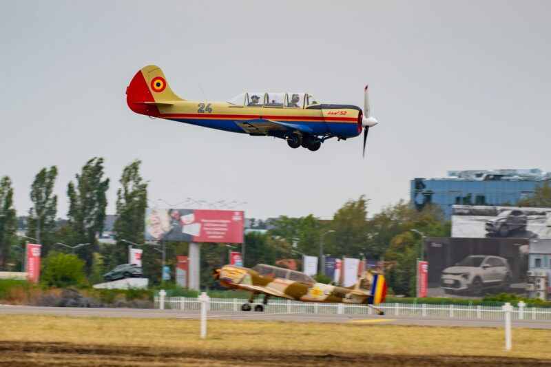 Avion IAK-52