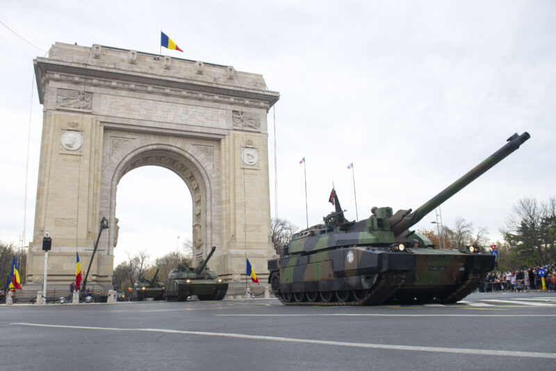 tancuri la arcul de triumf din bucuresti