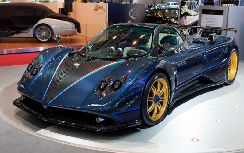 unul din cele 3 exemplare de Pagani Zonda Tricolore