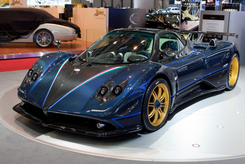 unul din cele 3 exemplare de Pagani Zonda Tricolore