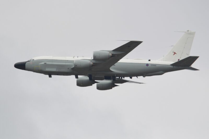 Avion britanic de supraveghere RC-135 Rivet Joint