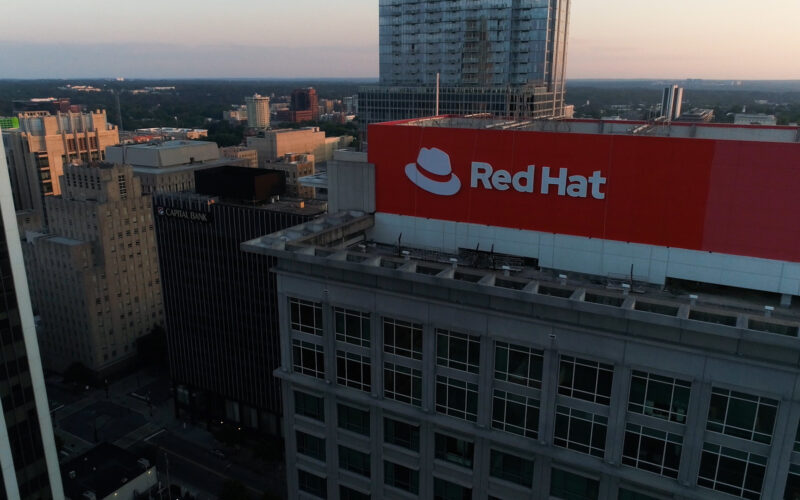 Red Hat confirmă atacul cibernetic suferit după ce hackerii au spart o instanță GitLab Atac agravat odată cu extorcarea de către ShinyHunters