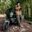 scuter off road fotografiat in padure