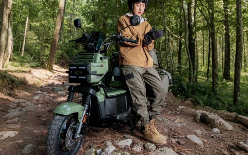 scuter off road fotografiat in padure