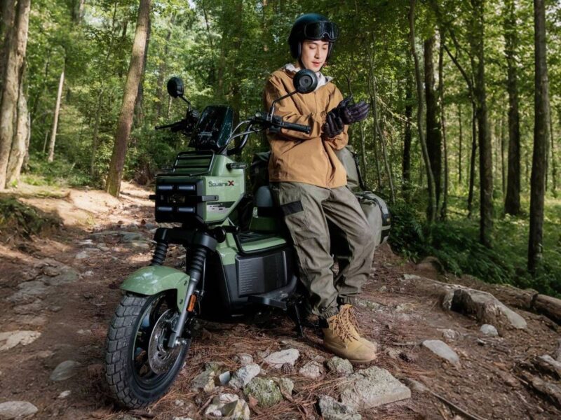 scuter off road fotografiat in padure