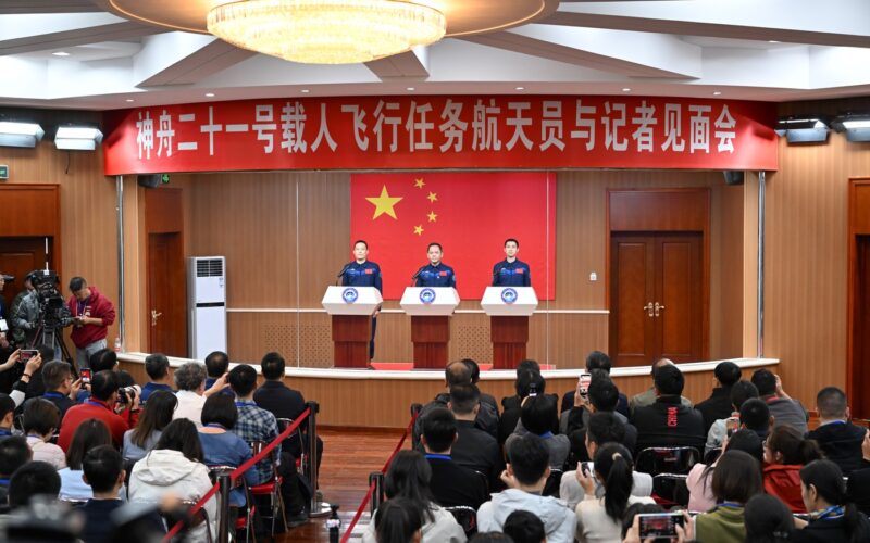 Grupul de taikonauți care va ajunge pe Stația Spațială Tiangong