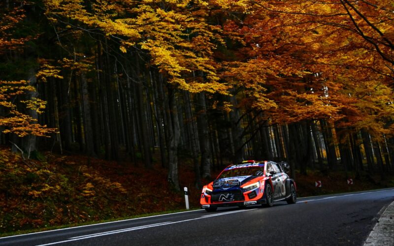 Mașina lui Thierry Neuville în timpul Raliului eEuropei Centrale