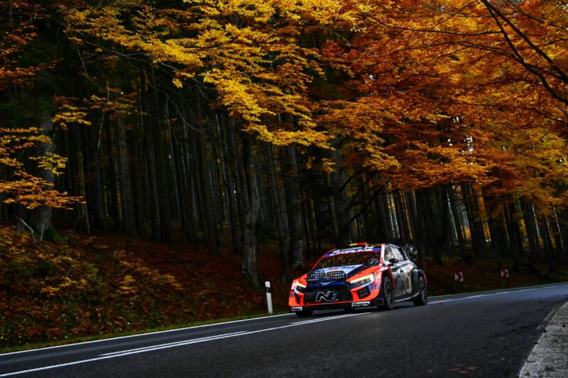 Mașina lui Thierry Neuville în timpul Raliului eEuropei Centrale