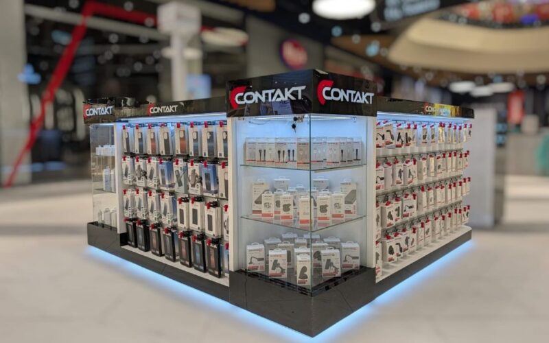 insula contakt intr-un mall