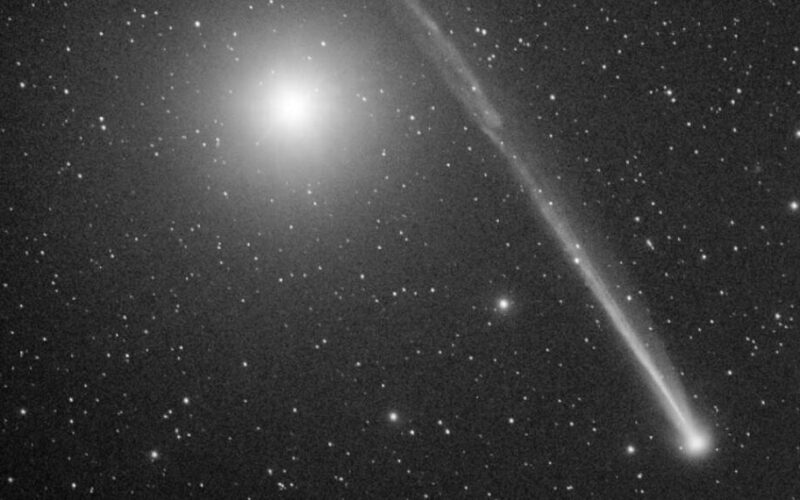 cometa C/2025 R2 (SWAN)