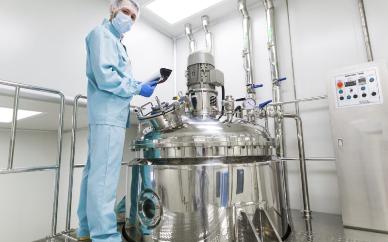 Cercetător în cadrul unui laborator nuclear