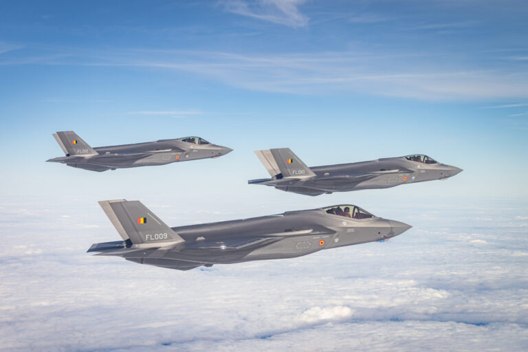 trei avioane f-35 belgiene in zbor