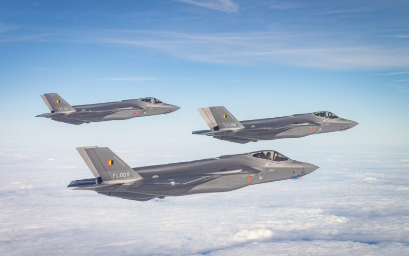 trei avioane f-35 belgiene in zbor