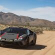 Lamborghini Huracán Sterrato pe un drum pietruit