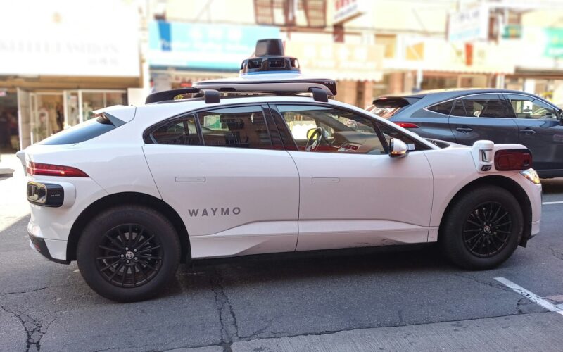 Taxiurile fără șofer de la Waymo vor avea debutul european pe străzile Londrei anul viitor