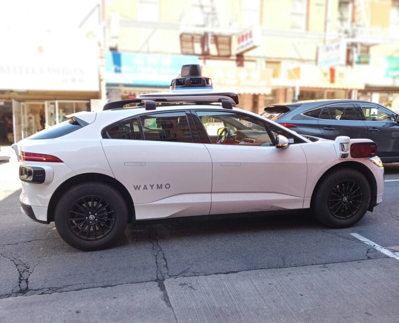 Taxiurile fără șofer de la Waymo vor avea debutul european pe străzile Londrei anul viitor