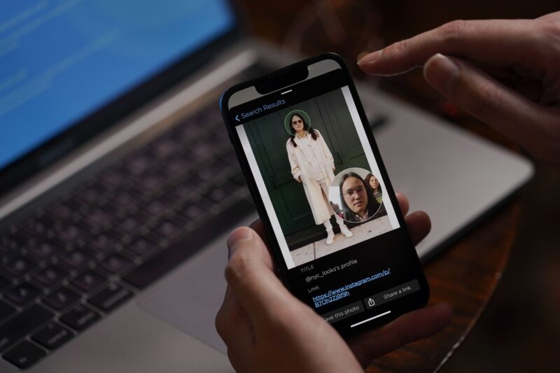 Compania american Clearview AI