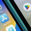 App Store și Play Store unul lângă altul